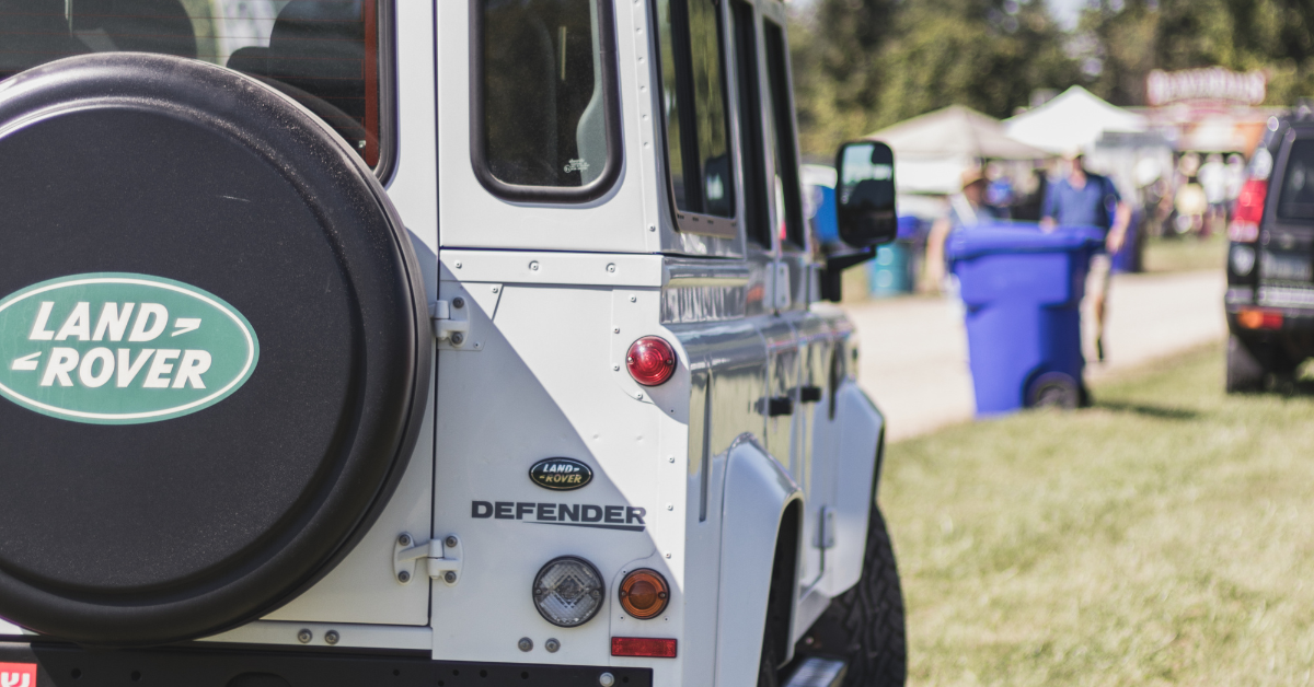 Aniversário da Land Rover celebrado nas alturas - Creative News